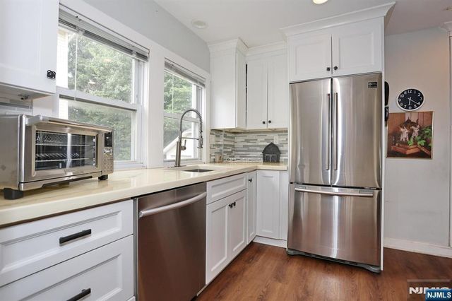 3 S Farview Avenue, Paramus, NJ 07652