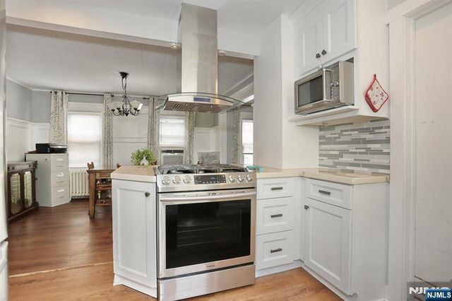3 S Farview Avenue, Paramus, NJ 07652