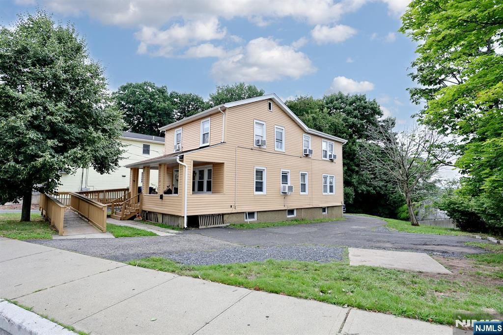 3 S Farview Avenue, Paramus, NJ 07652