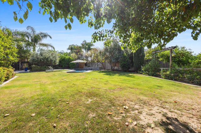 13509 Challis Forest Lane, Bakersfield, CA 93314