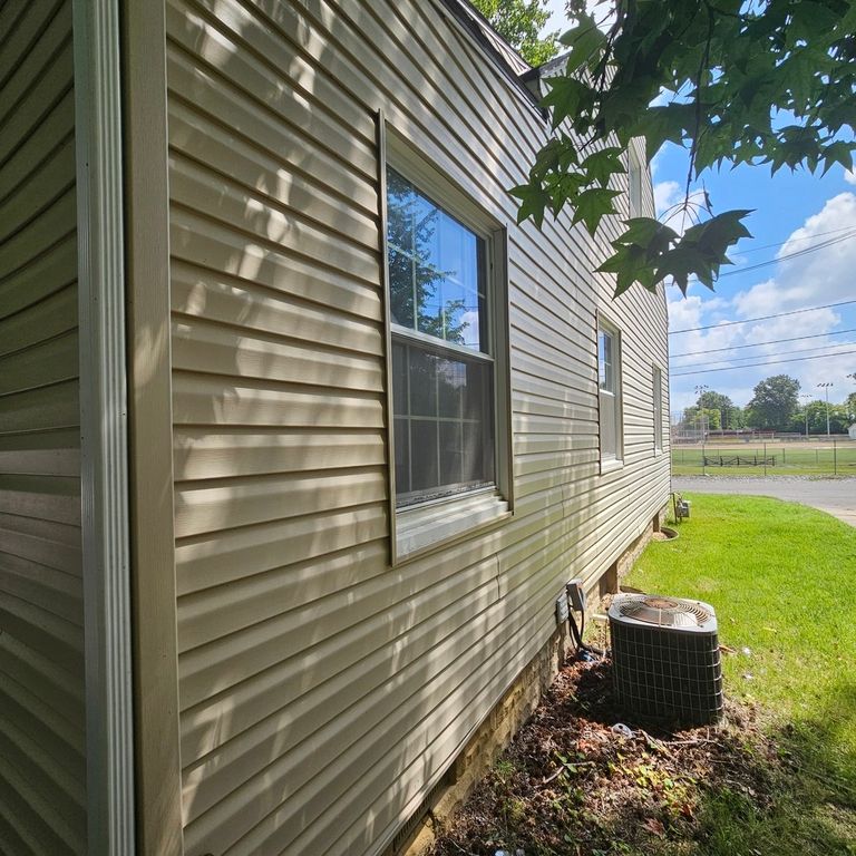 Image 11 of property listing at 105 S 20th Street, Mt Vernon, IL 62864