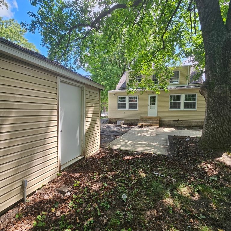 Image 12 of property listing at 105 S 20th Street, Mt Vernon, IL 62864