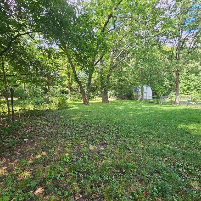 Image 13 of property listing at 105 S 20th Street, Mt Vernon, IL 62864