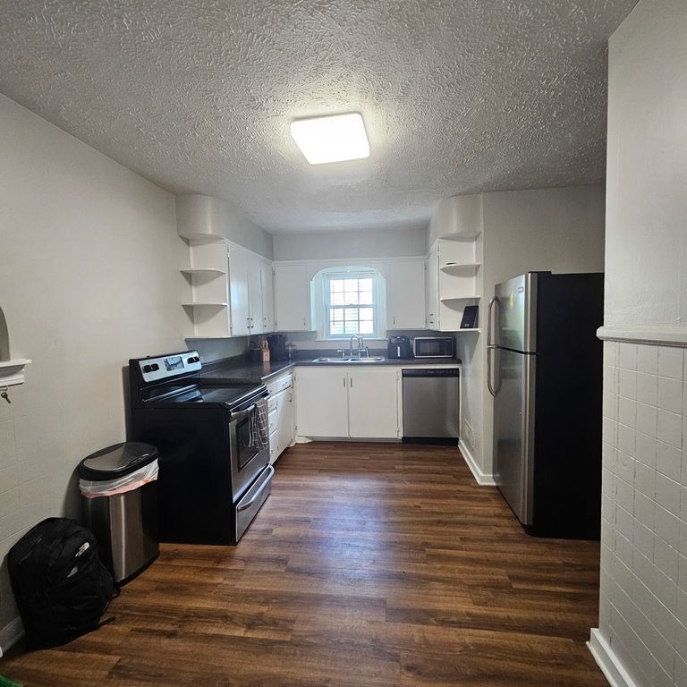 Image 17 of property listing at 105 S 20th Street, Mt Vernon, IL 62864