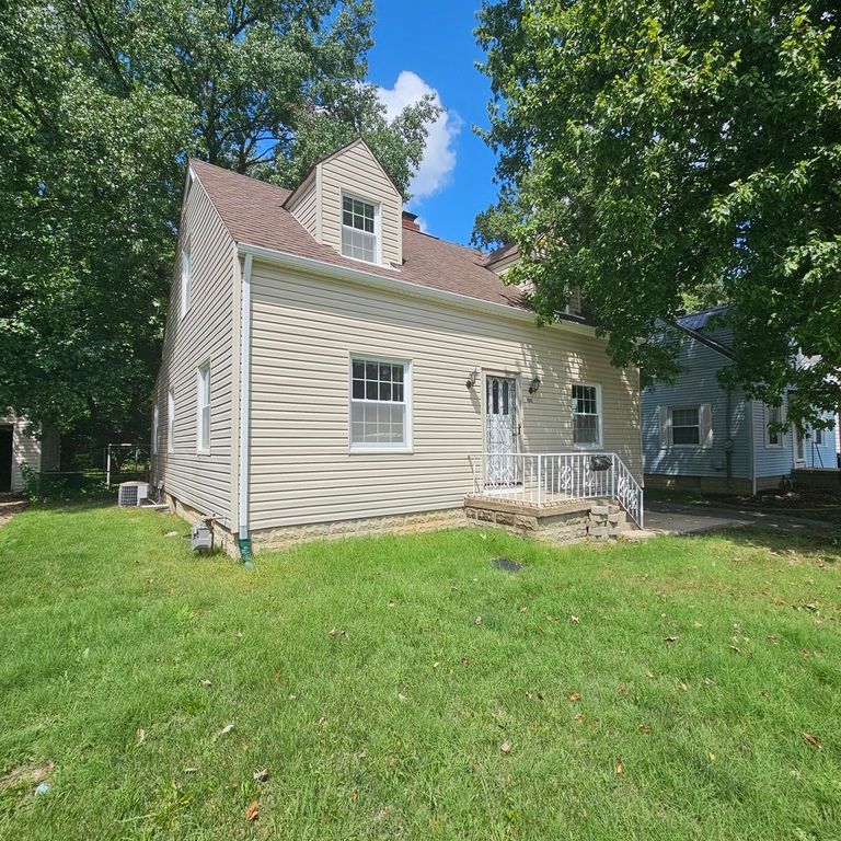 Image 5 of property listing at 105 S 20th Street, Mt Vernon, IL 62864
