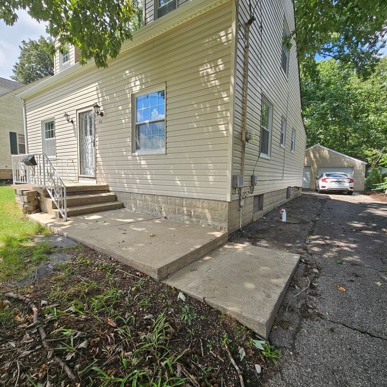 Image 6 of property listing at 105 S 20th Street, Mt Vernon, IL 62864