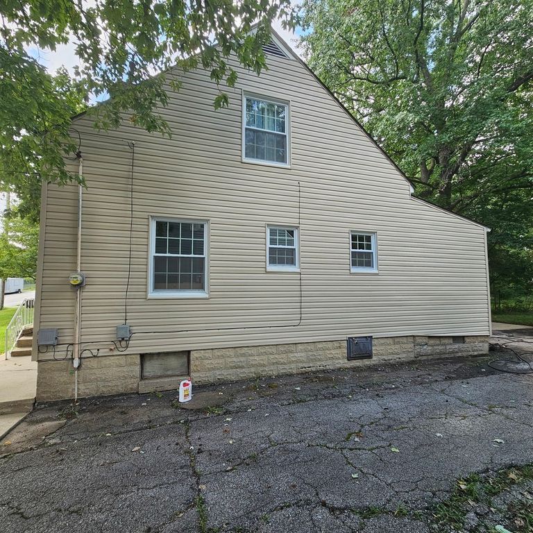 Image 9 of property listing at 105 S 20th Street, Mt Vernon, IL 62864