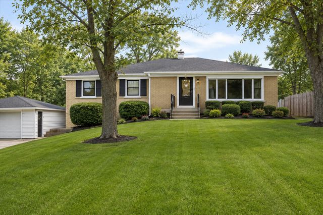 8351 W 99th Street, Palos Hills, IL 60465