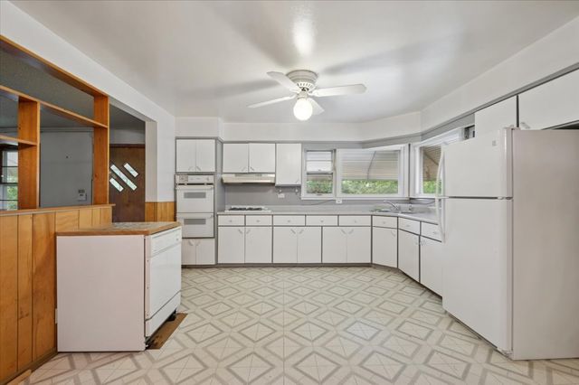 8351 W 99th Street, Palos Hills, IL 60465