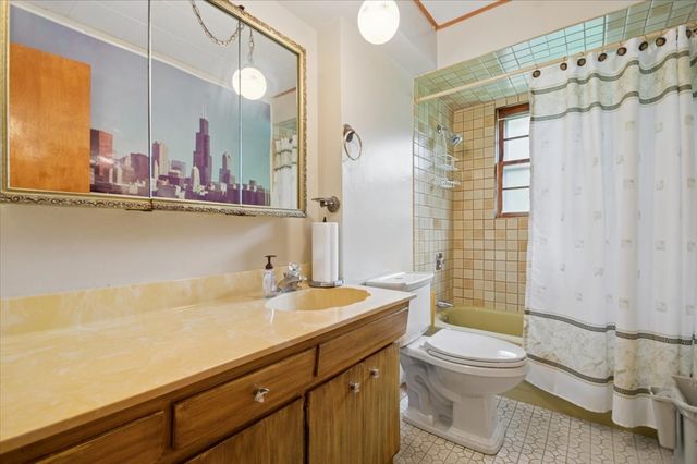 8351 W 99th Street, Palos Hills, IL 60465