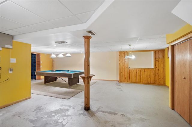 8351 W 99th Street, Palos Hills, IL 60465