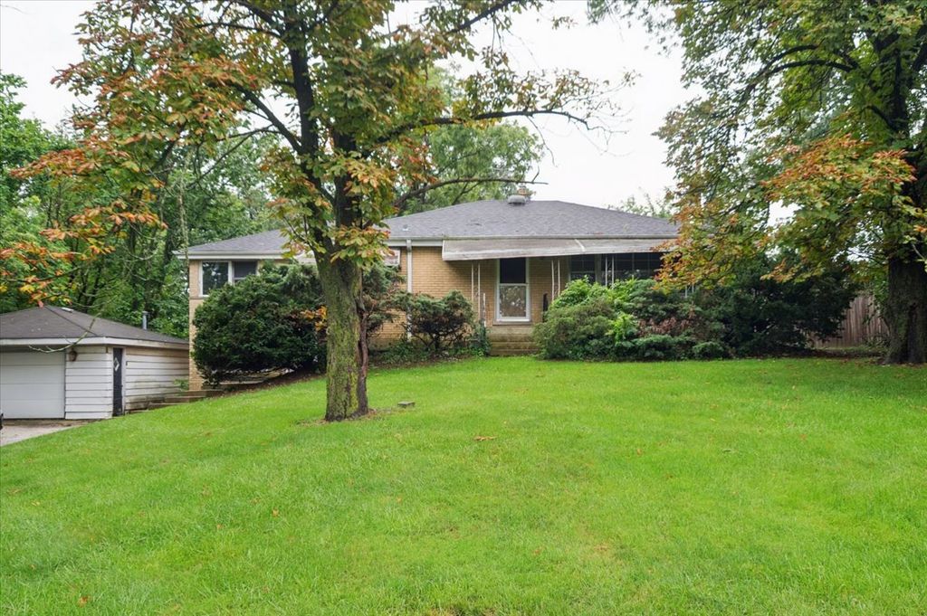 8351 W 99th Street, Palos Hills, IL 60465