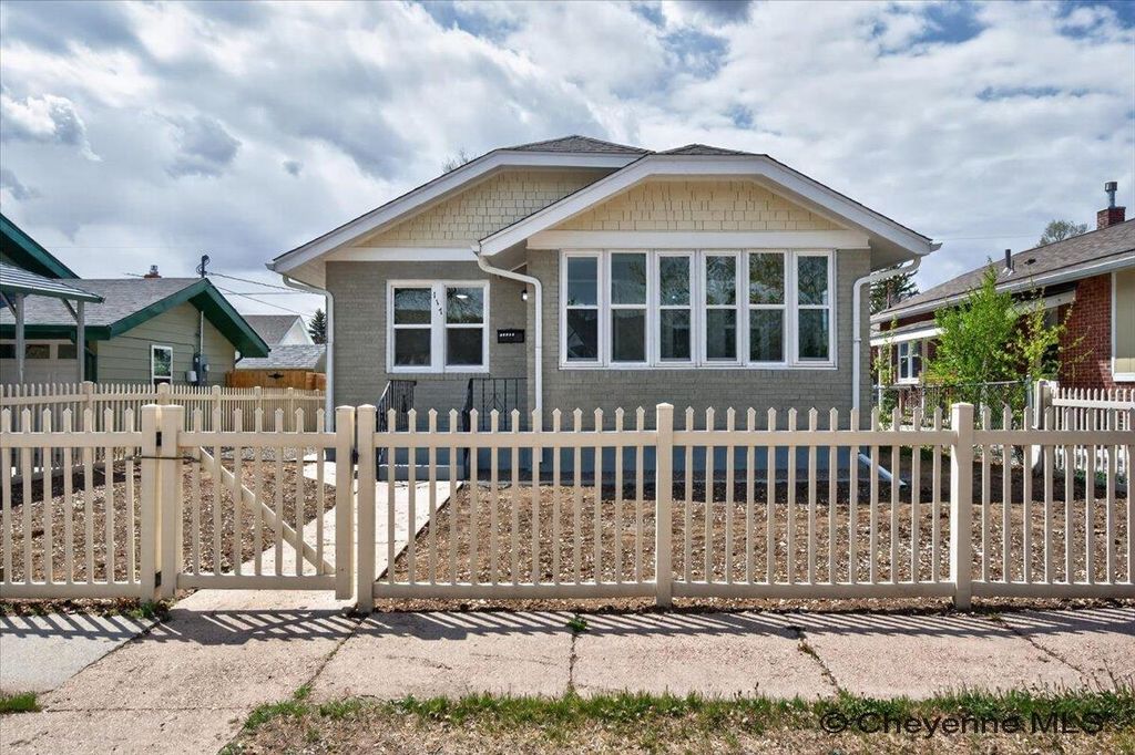 117 E 3RD AVE, Cheyenne, WY 82001