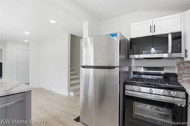 21266 W 9 Mile Road, Southfield, MI 48075