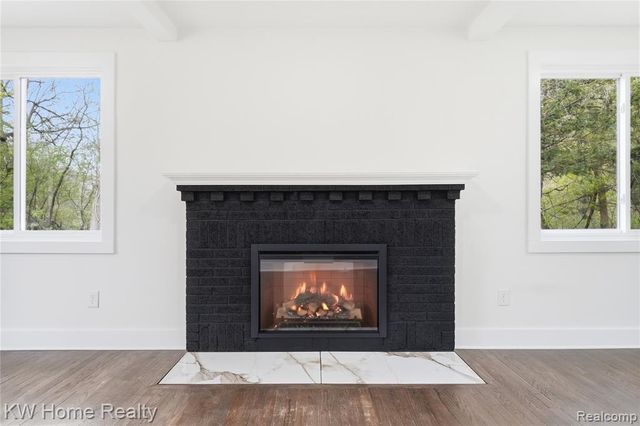 21266 W 9 Mile Road, Southfield, MI 48075