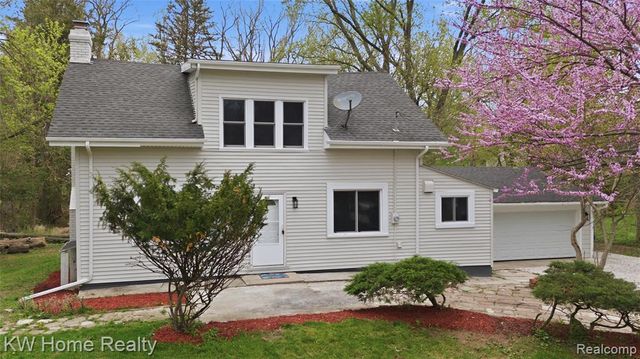 21266 W 9 Mile Road, Southfield, MI 48075