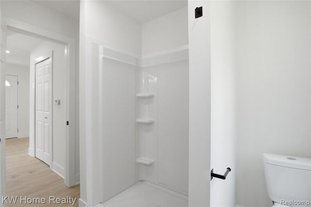 21266 W 9 Mile Road, Southfield, MI 48075