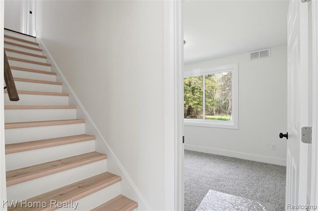 21266 W 9 Mile Road, Southfield, MI 48075