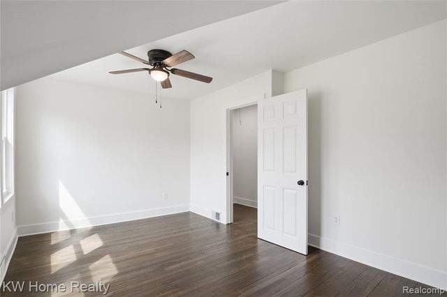 21266 W 9 Mile Road, Southfield, MI 48075