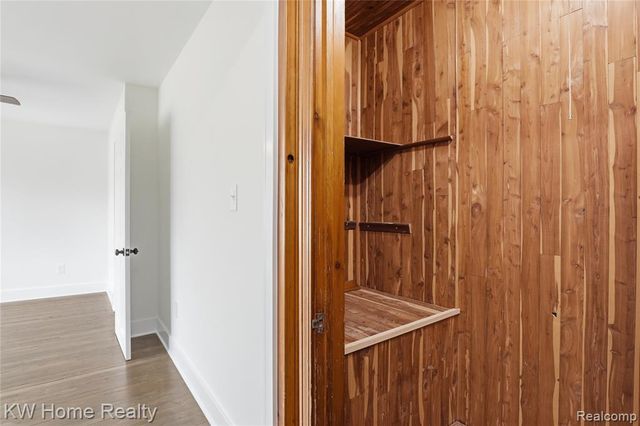 21266 W 9 Mile Road, Southfield, MI 48075