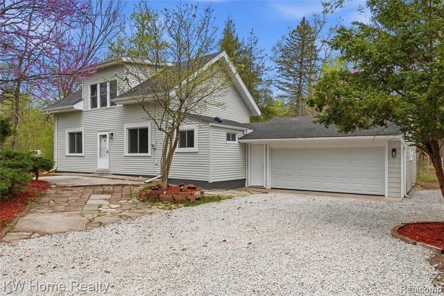 21266 W 9 Mile Road, Southfield, MI 48075