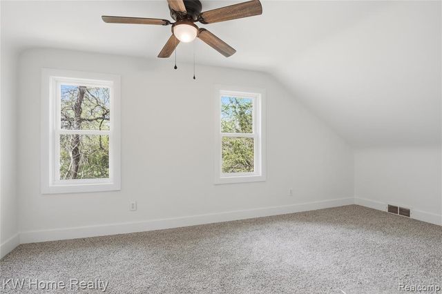 21266 W 9 Mile Road, Southfield, MI 48075