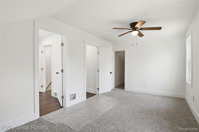 21266 W 9 Mile Road, Southfield, MI 48075