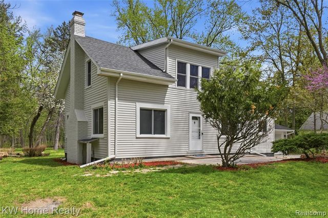 21266 W 9 Mile Road, Southfield, MI 48075