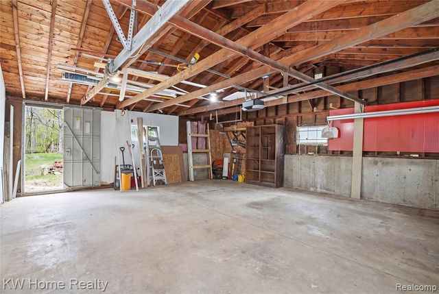 21266 W 9 Mile Road, Southfield, MI 48075