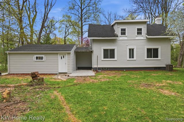 21266 W 9 Mile Road, Southfield, MI 48075