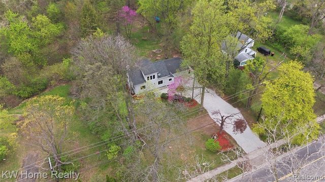 21266 W 9 Mile Road, Southfield, MI 48075