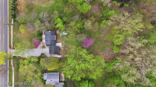 21266 W 9 Mile Road, Southfield, MI 48075