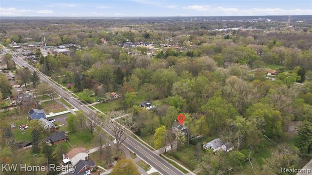 21266 W 9 Mile Road, Southfield, MI 48075