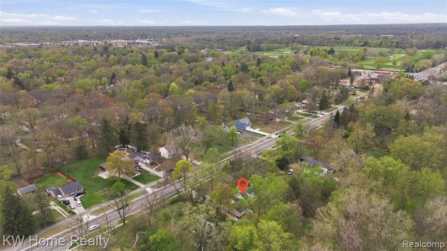 21266 W 9 Mile Road, Southfield, MI 48075