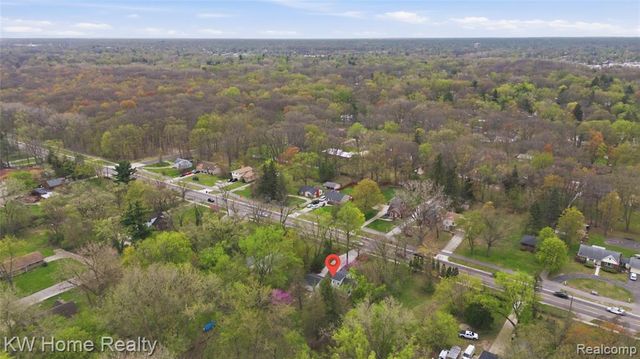 21266 W 9 Mile Road, Southfield, MI 48075