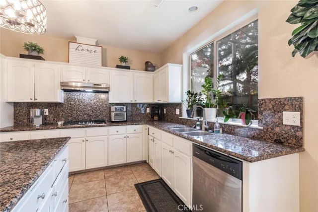 2170 W Beechwood Avenue, Fresno, CA 93711