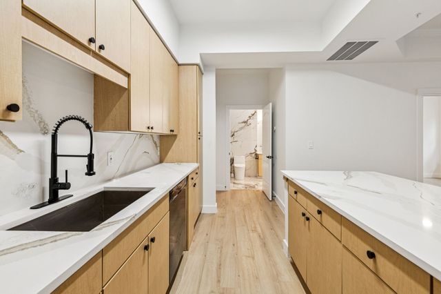 3225 Turtle Creek Boulevard 142, Dallas, TX 75219