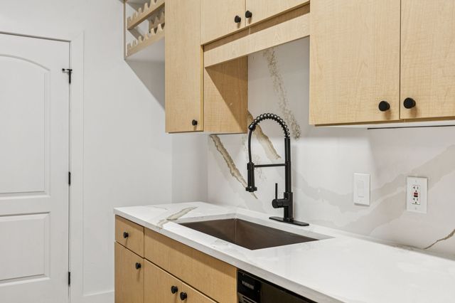 3225 Turtle Creek Boulevard 142, Dallas, TX 75219