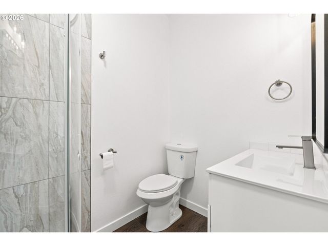 146 D St, Woodburn, OR 97071
