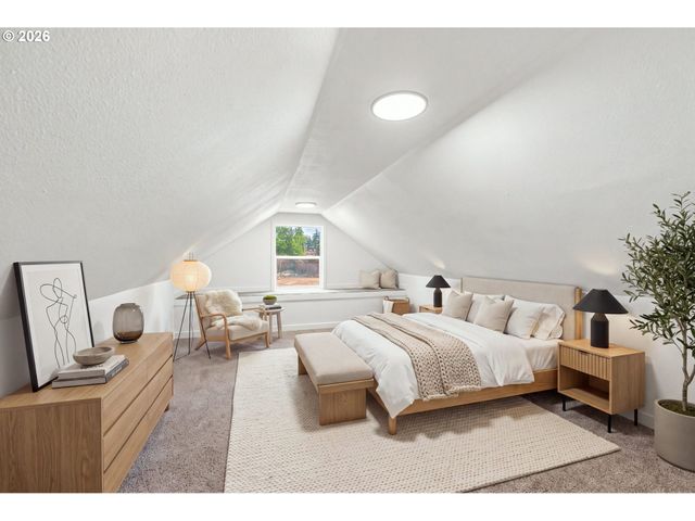 146 D St, Woodburn, OR 97071