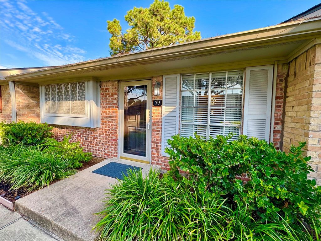 1016 E Tri Oaks Lane 79, Houston, TX 77043