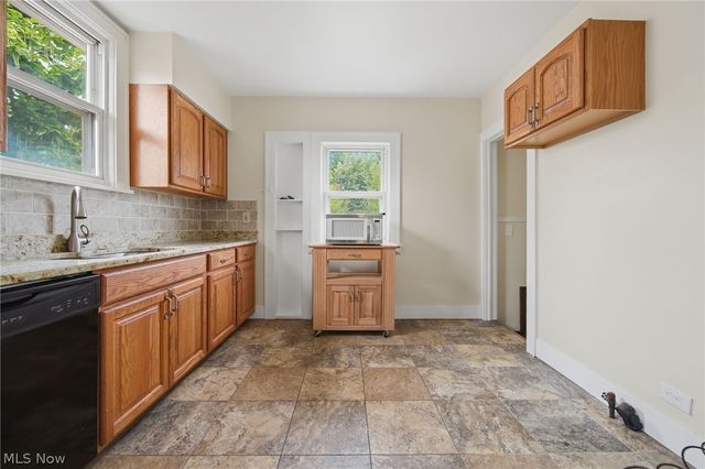 13840 Sacramento Avenue, Cleveland, OH 44111