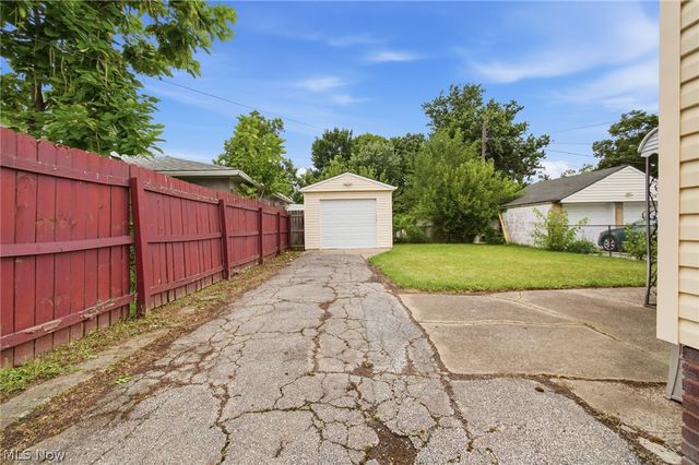 13840 Sacramento Avenue, Cleveland, OH 44111