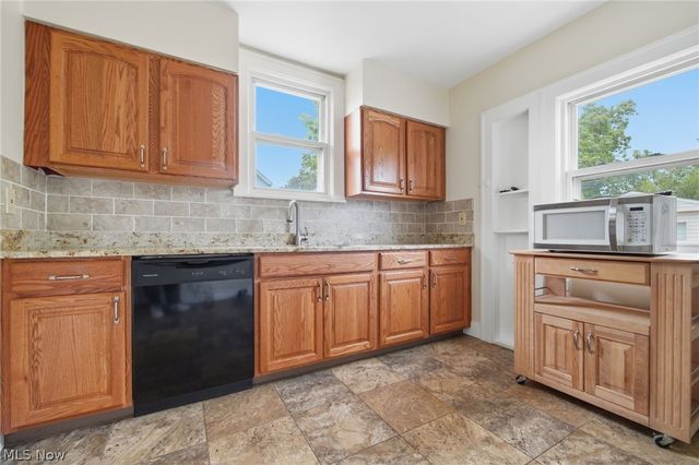 13840 Sacramento Avenue, Cleveland, OH 44111