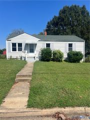 3111 Sussex Dr, Hopewell, VA 23860