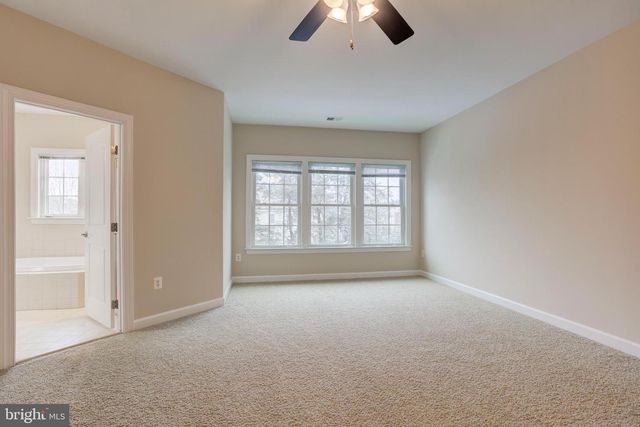 42607 OFFENHAM TER, Chantilly, VA 20152