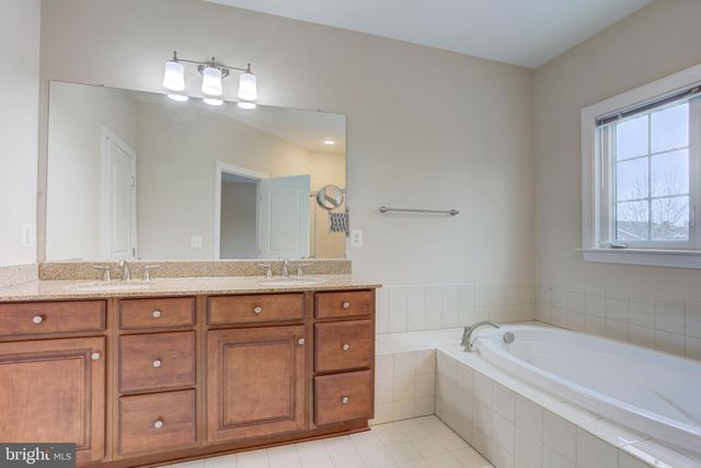 42607 OFFENHAM TER, Chantilly, VA 20152