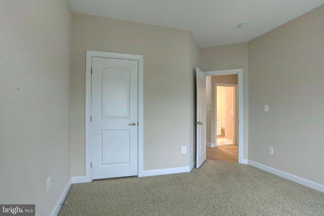 42607 OFFENHAM TER, Chantilly, VA 20152