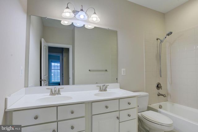 42607 OFFENHAM TER, Chantilly, VA 20152