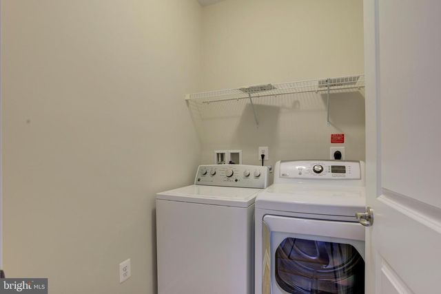 42607 OFFENHAM TER, Chantilly, VA 20152